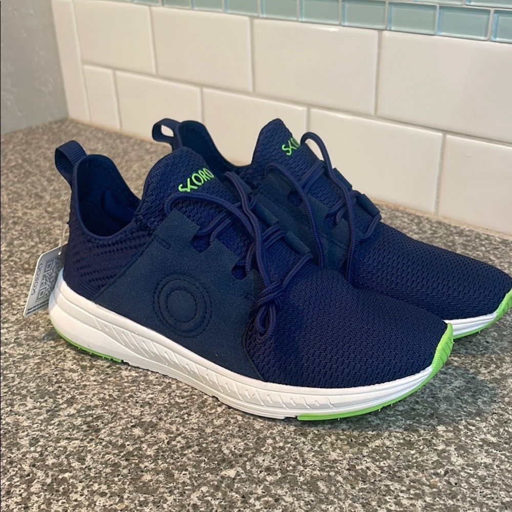 NWT Skora Navy Saturn Running Shoes